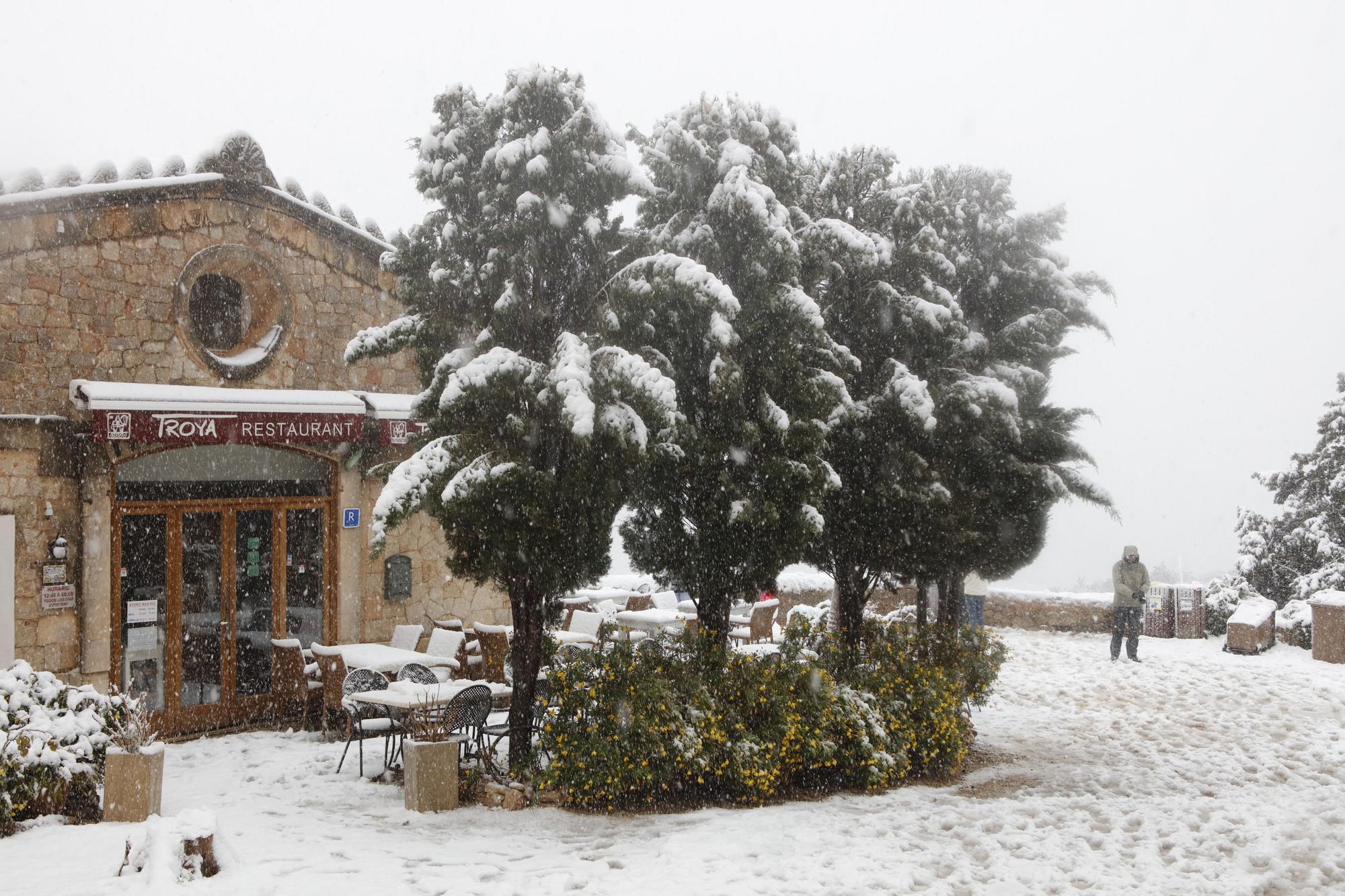 Malerisches Mallorca: Valldemossa im Schnee