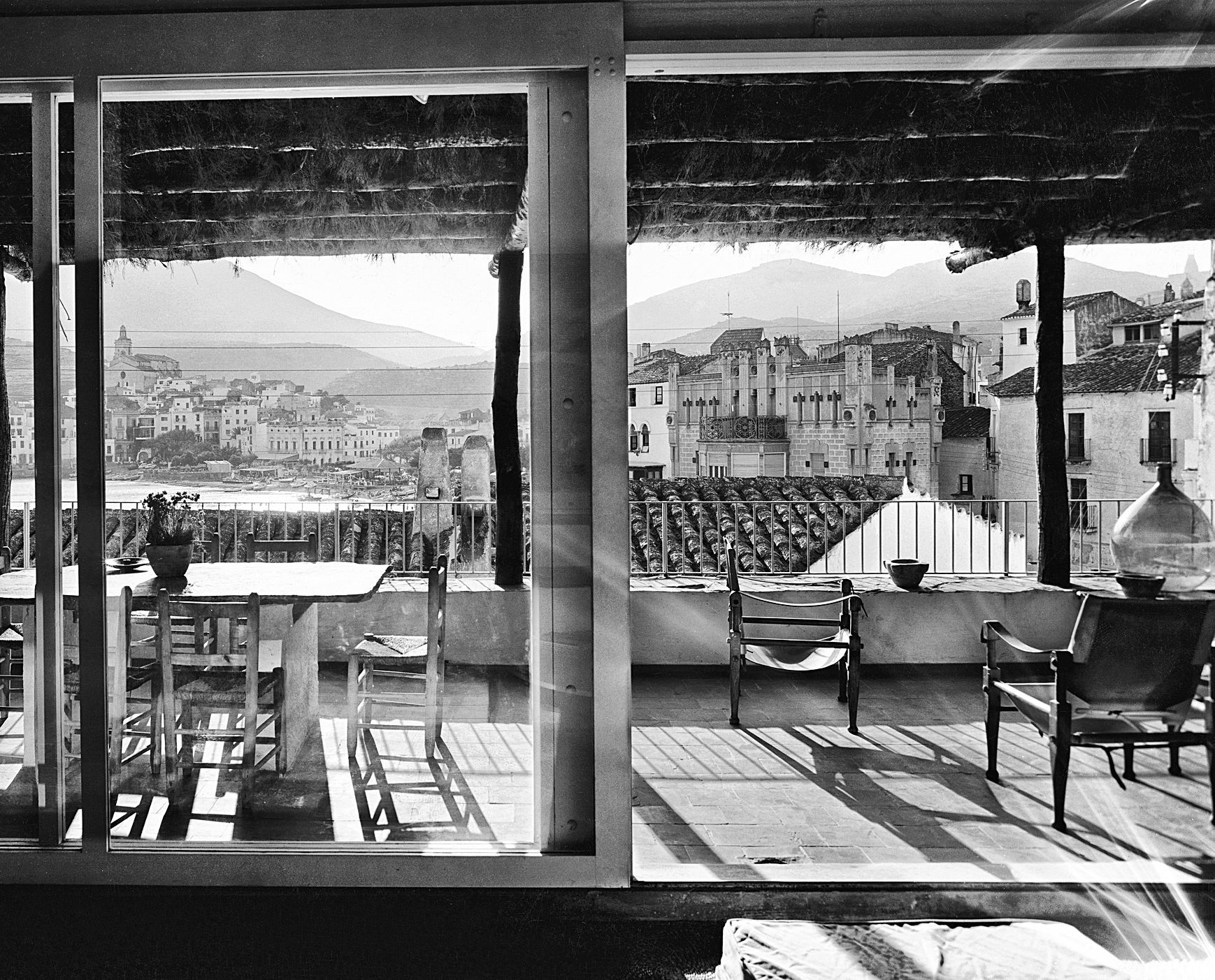 Terrassa de Villa Gloria (1959), la primera casa de Harnden i Bombelli a Cadaqués. GIORGIO CASALI/ARXIU HISTÒRIC DEL COAC