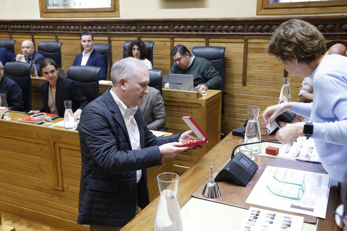 El Pleno municipal de abril en Gijon, en imágenes