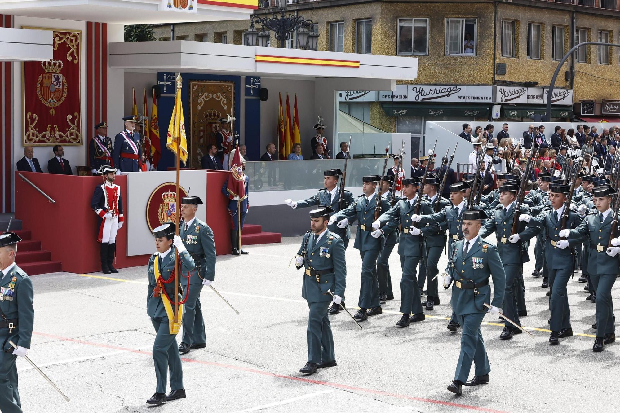 EN IMÁGENES: Así fue el multitudinario desfile en Oviedo por el Día de las Fuerzas Armadas