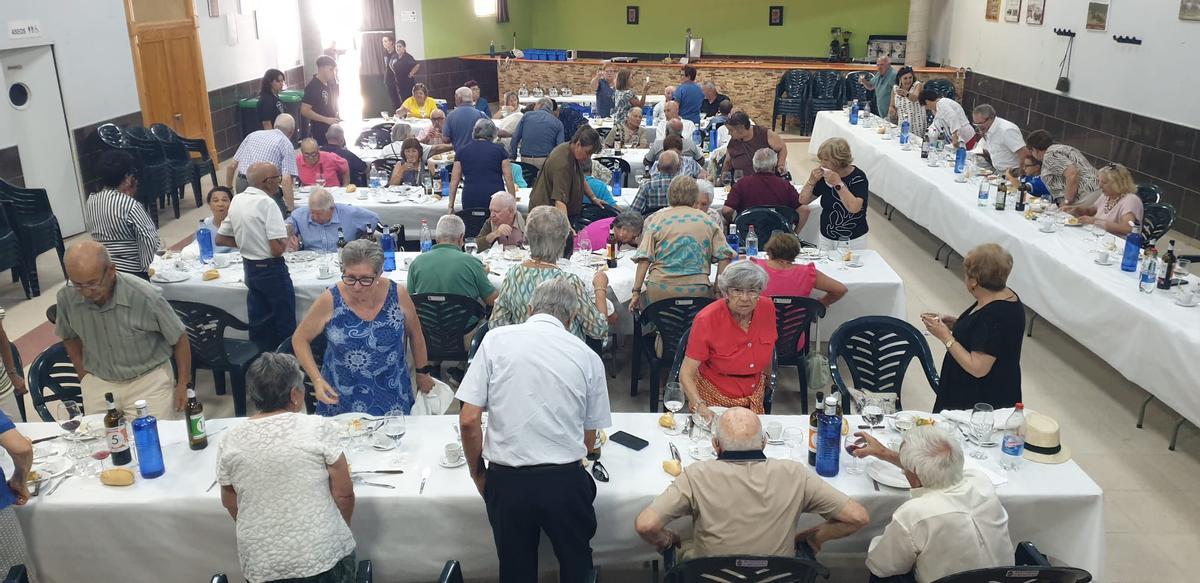 La asociación de jubilados de Venialbo honran a San joaquín y Santa Ana