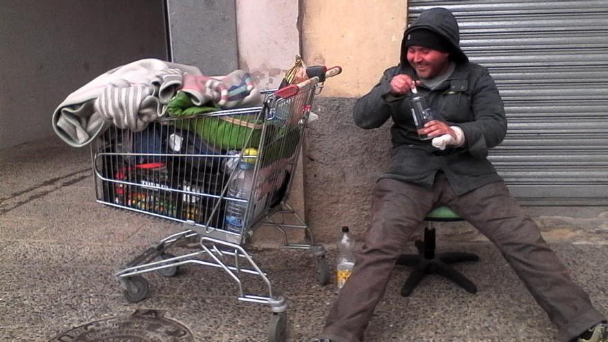 En Nacho -o &quot;el búlgar&quot; per als veïns-, en un carrer de Vista Alegre · Diari de Girona