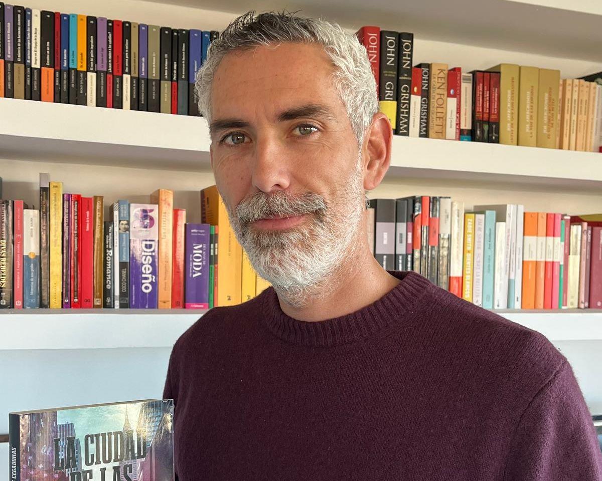 Javier Ruiz Guillén ya tiene una novela, la primera de tres "a falta de corrección y edición".