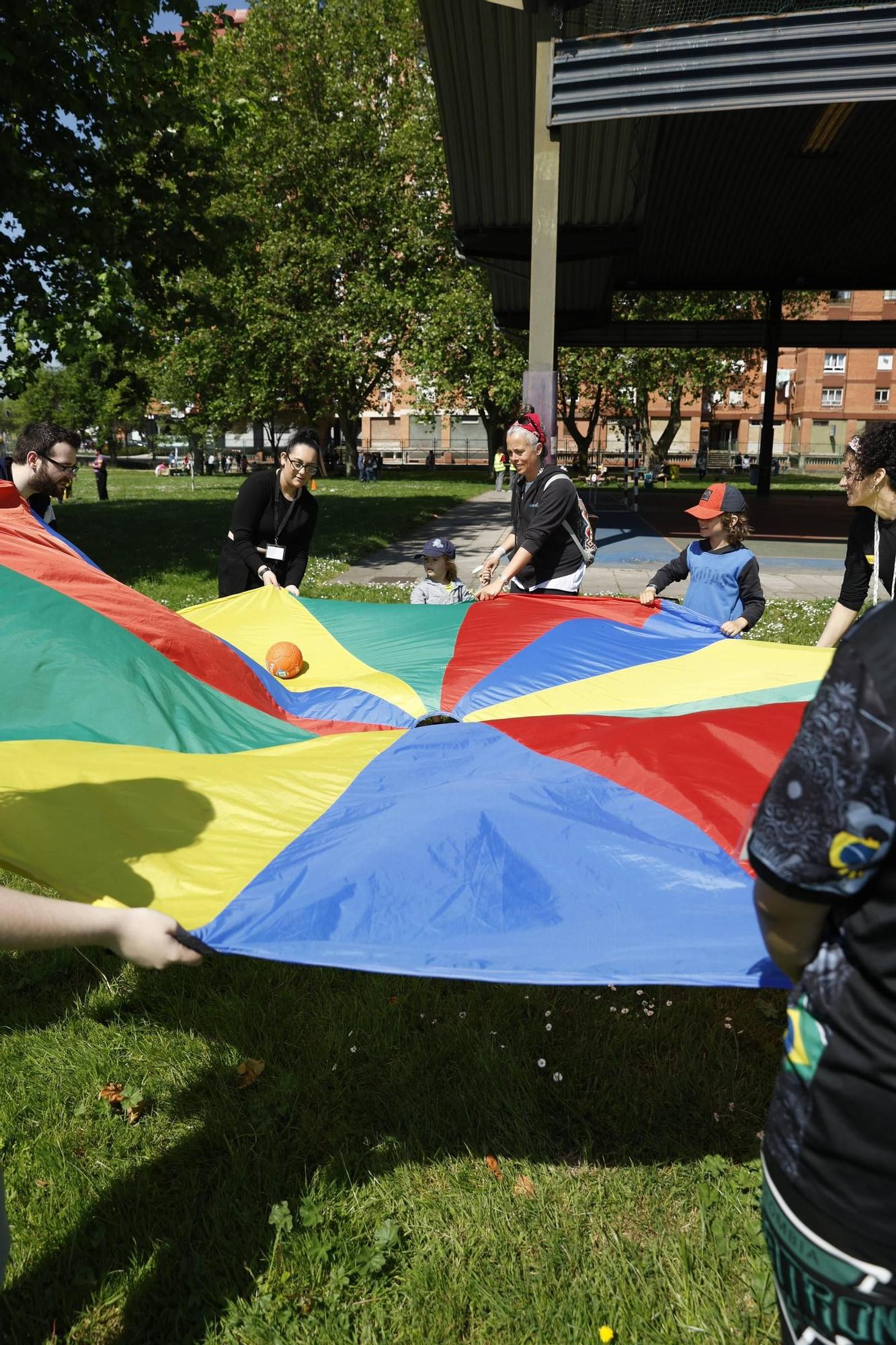 Así fue la fiesta en la zona oeste de Gijón para crear comunidad (en imágenes)