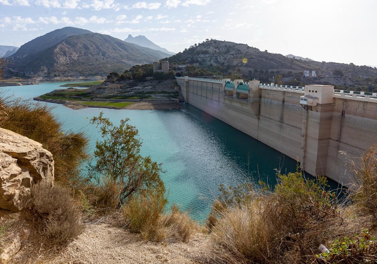 Pantano del Amadorio, en una imagen reciente