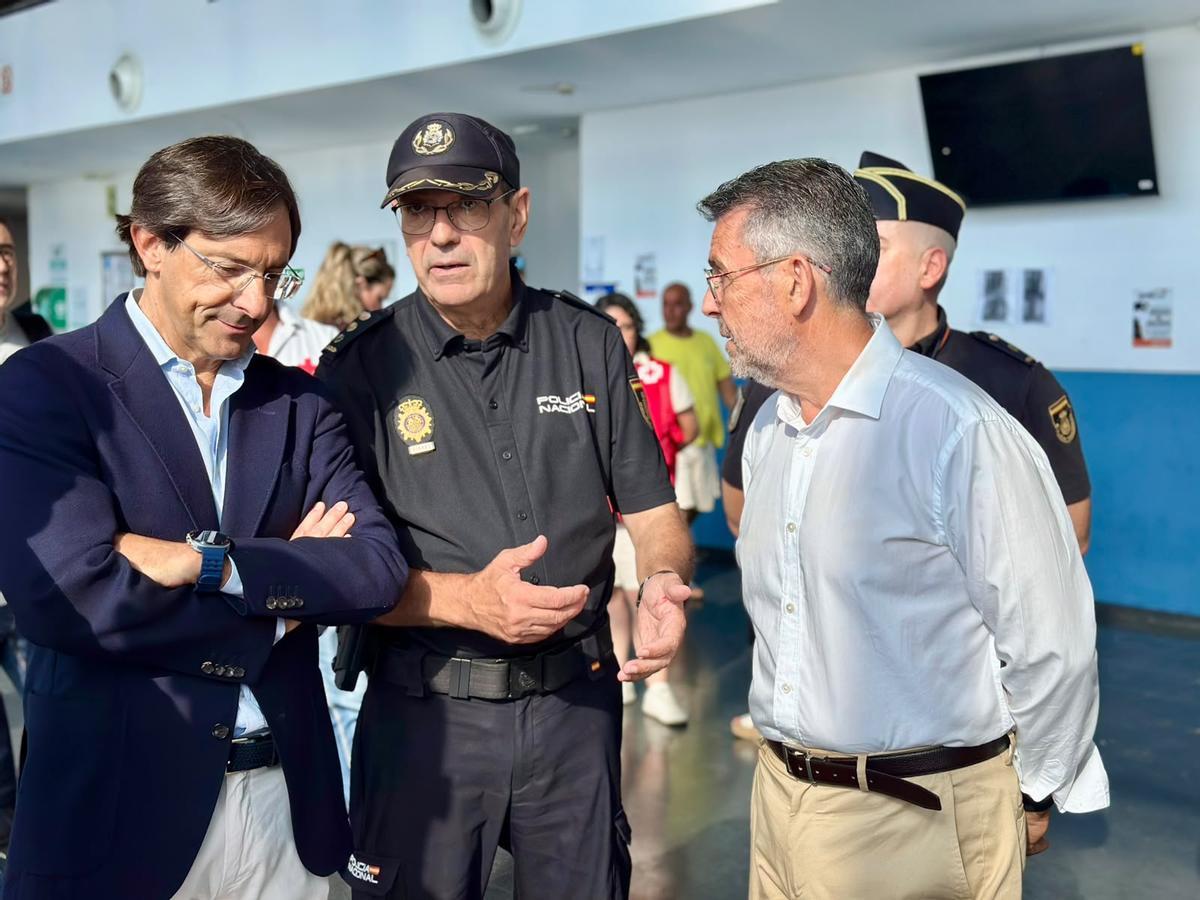 Un momento de la visita del subdelegado del Gobierno.