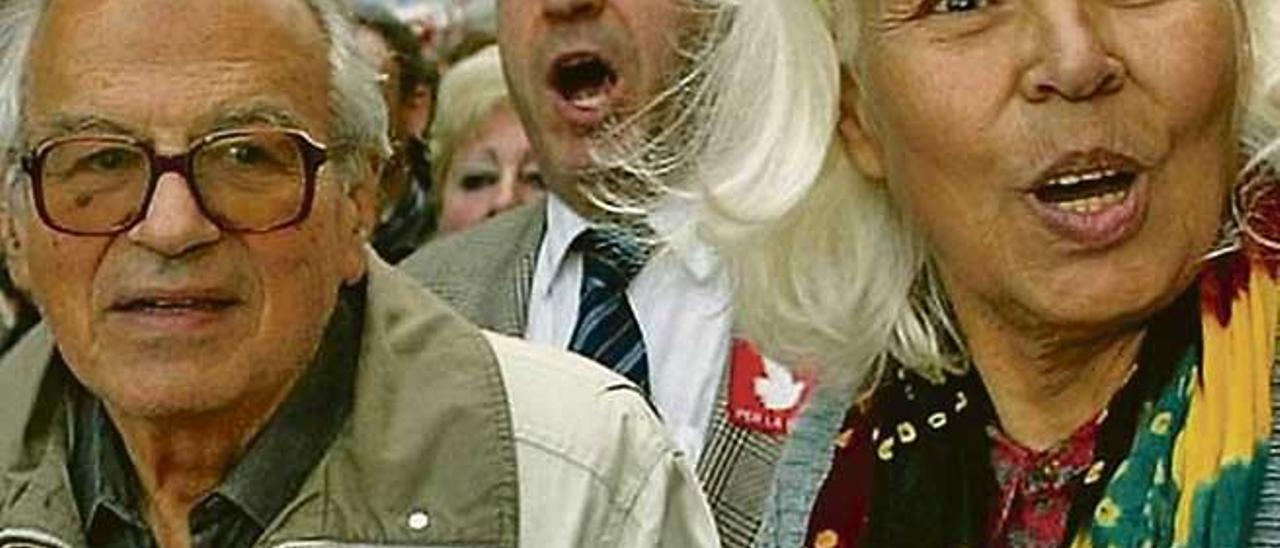 Nawal el Saadawi, participando en una manifestación en Barcelona, en 2011.