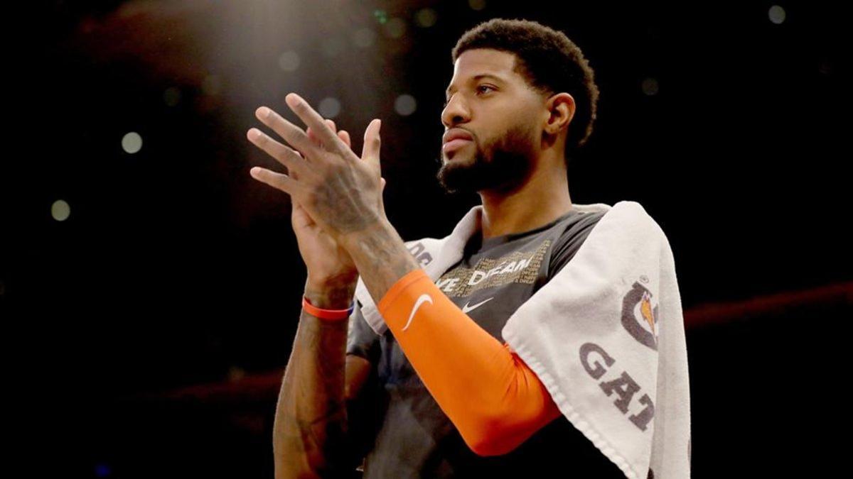 Paul George aplaude a sus compañeros en el Garden tras anotar 31 puntos