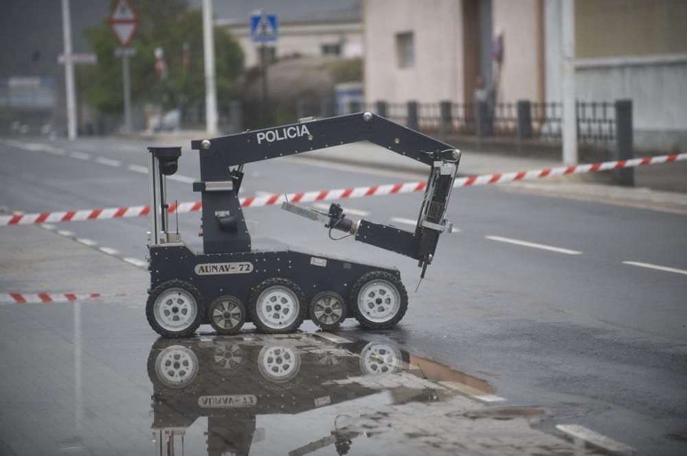 Bomberos y personal de los equipos de emergencias ensayan cómo intervenir en caso de accidente con mercancías peligrosas