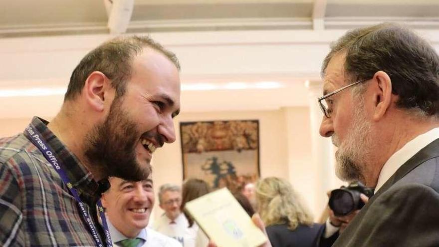 Un libro del Oviedo, el último regalo para Rajoy
