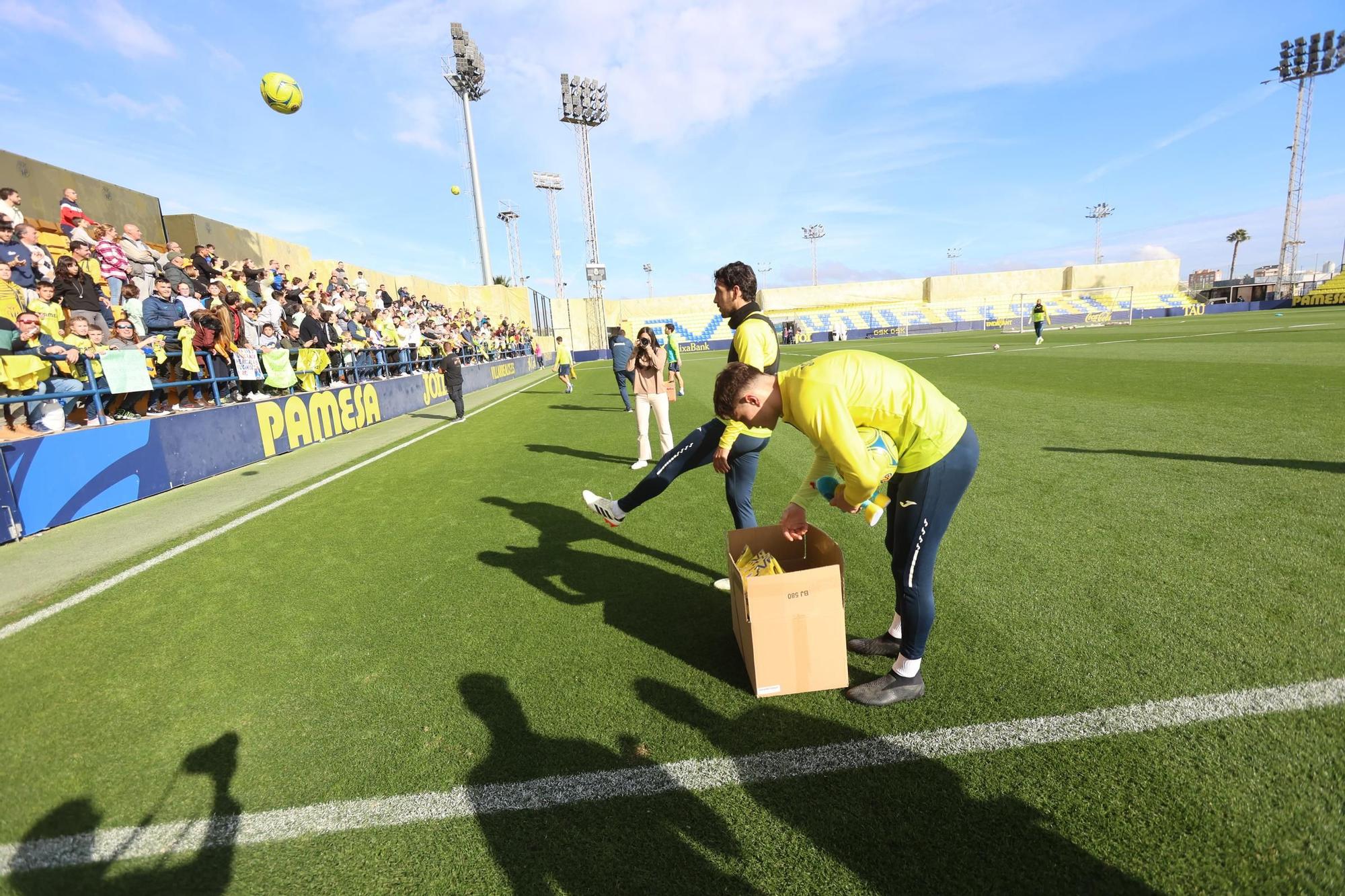 Así ha sido el entrenamiento navideño del Villarreal a puerta abiertas