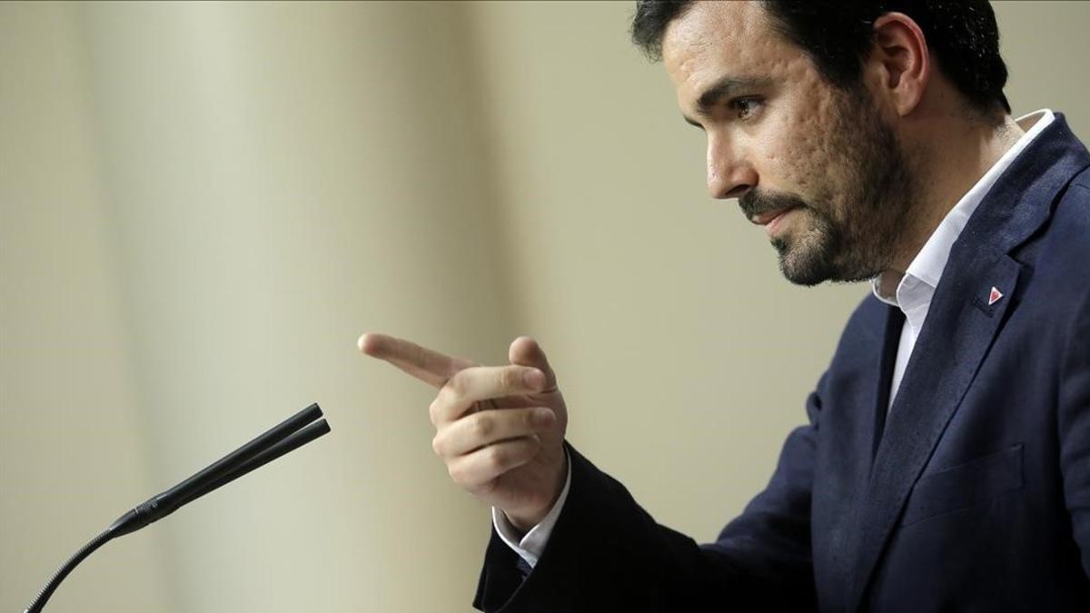 Alberto Garzón en rueda de prensa en el Congreso.