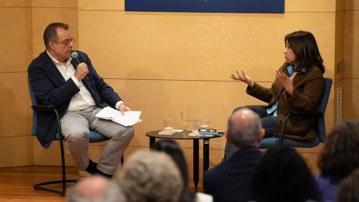 Lina Gálvez: "Deberíamos tener una red social pública que sea democrática"