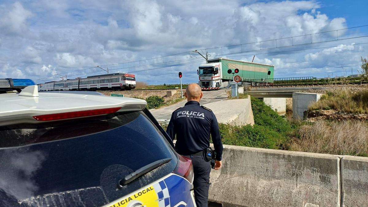 El lugar donde se produce el problema, el día que quedó encastrado un camión tráiler.