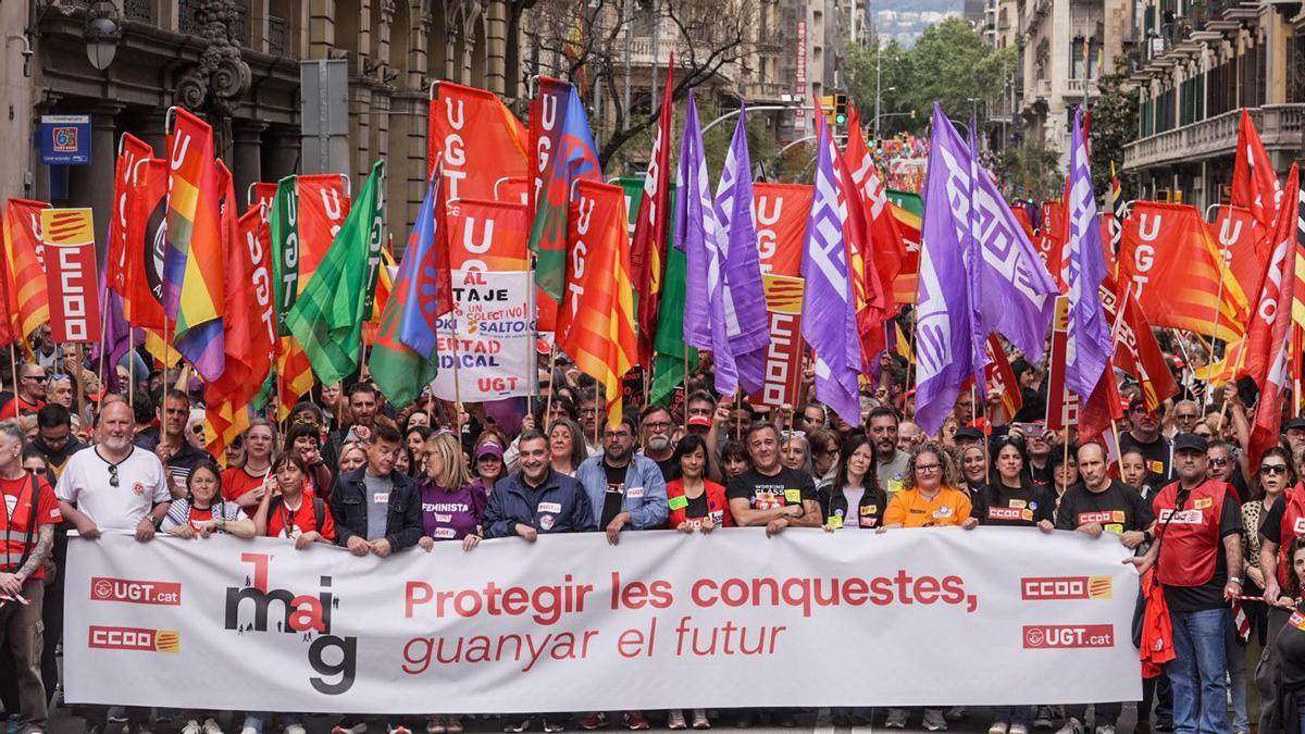バルセロナの何千人もの労働組合員が、その日の縮小を阻止しないとju審員を主張しています
