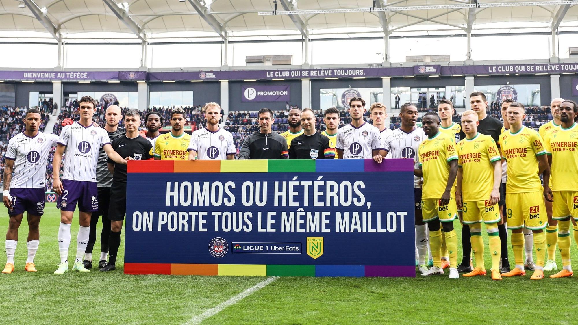 Jugadores del Toulouse y el Nantes, este domingo contra la homofobia.
