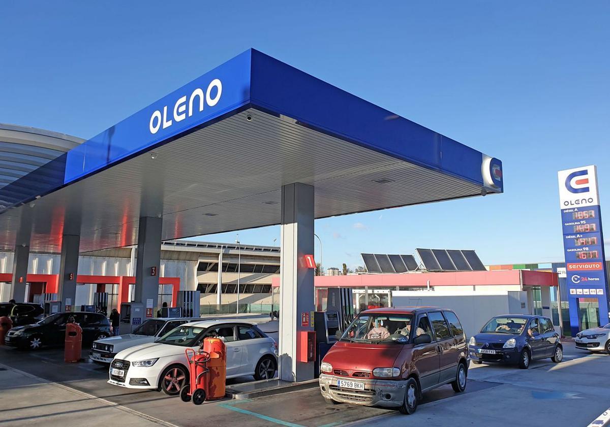 Gasolinera de bajo costeen San Andrés, Vigo. | // MARTA G. BREA