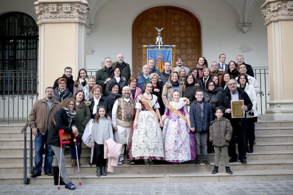 Intercambio de fotos e imposición de "bunyols" de la fallera mayor de València