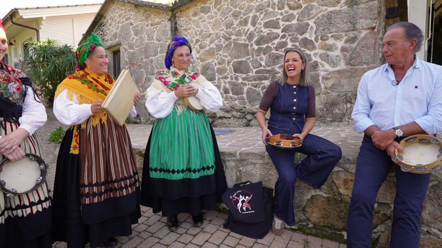 Eva Iglesias e Bertín Osborne, cunhas cantareiras, no programa desta noite. |  CRTVG