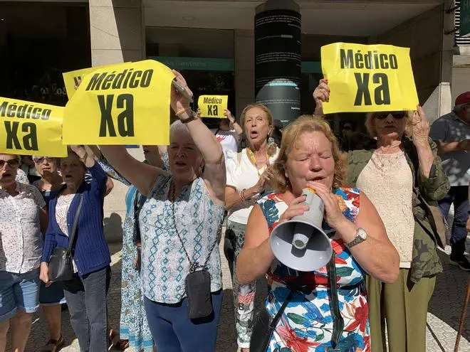 A manifestación dos veciños de Corrubedo en imaxes