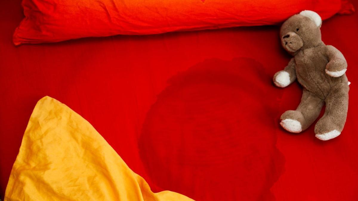 LIMPIEZA COLCHÓN | ¿Tu peque tiene accidentes nocturnos? Descubre cómo limpiar un colchón de pis: trucos infalibles