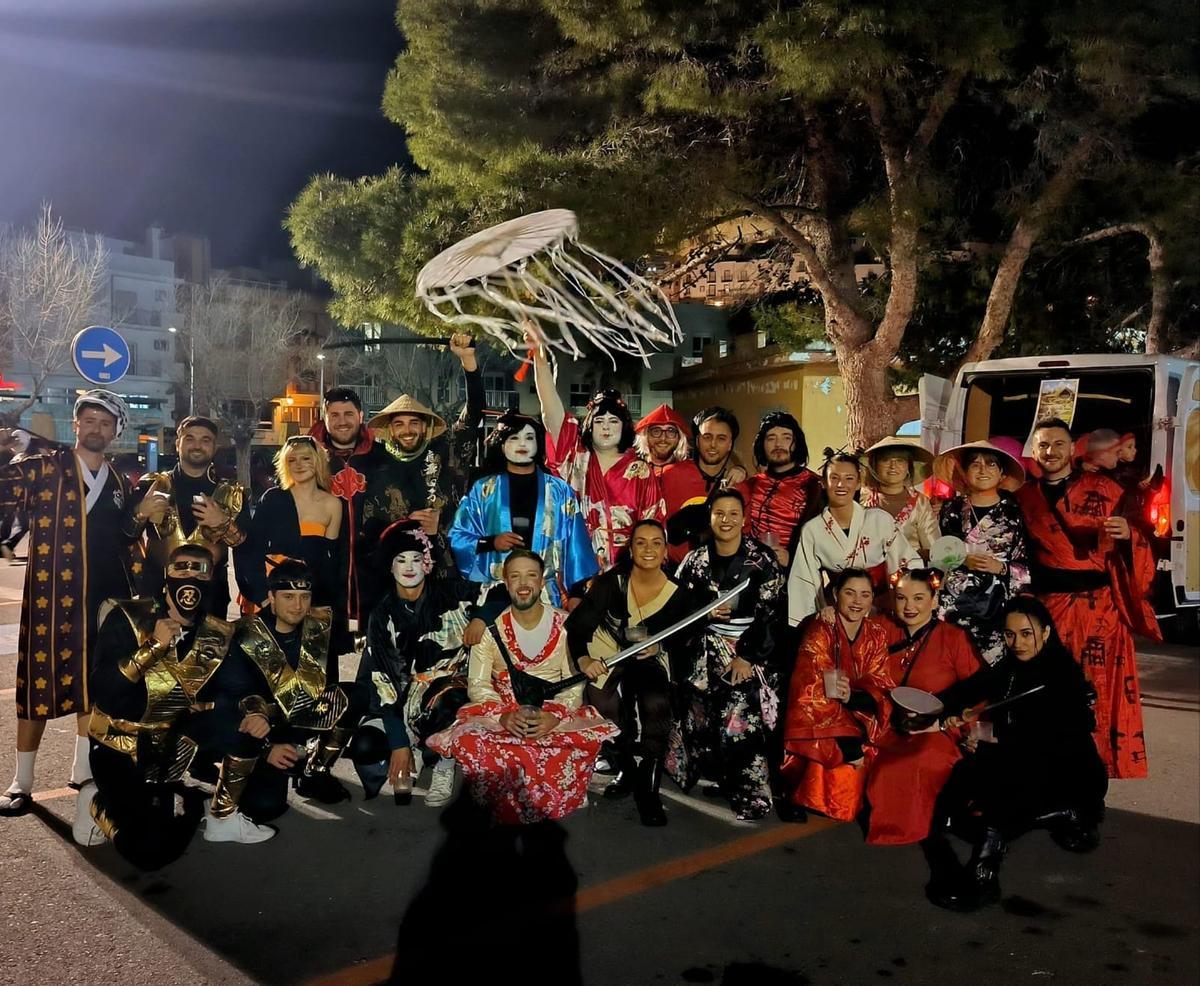 Foto d'arxiu d'un grup d'amics disfressat al Carnestoltes de Peníscola.