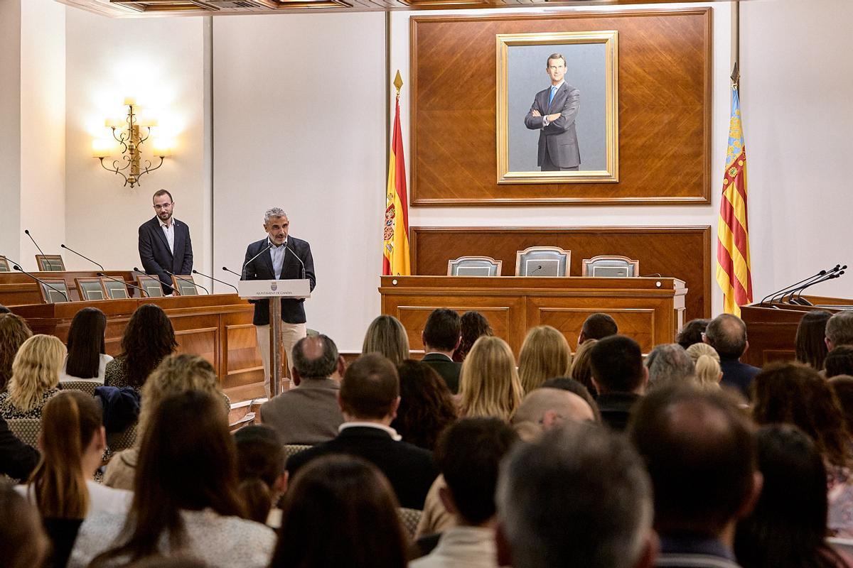 FRANCISCCO MARTINEZ. President de la Federació de Falles. Junta Local Fallera de Gandia. En segon pla, DANIEL MIRET, secretari general.