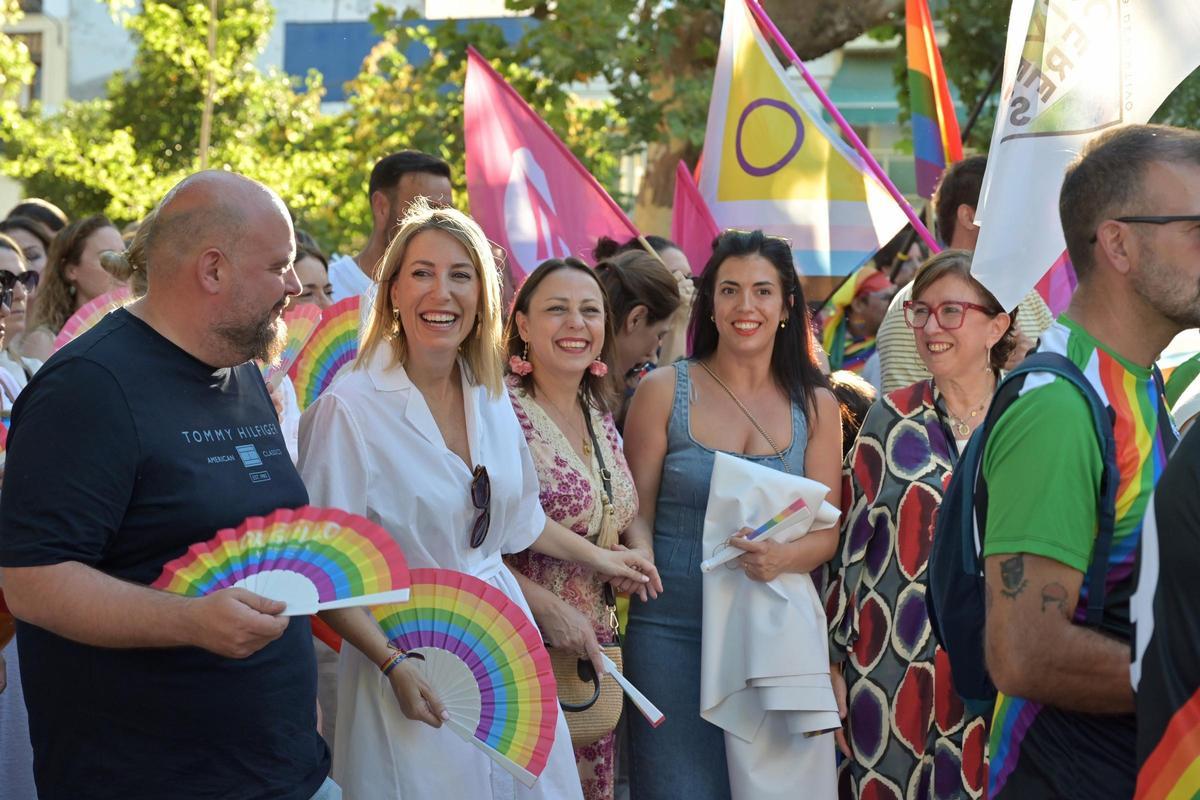 El presidente de la Asamblea, la presidenta de la Junta y la secretaria general de Igualdad en la manifestación del Orgullo 2026.