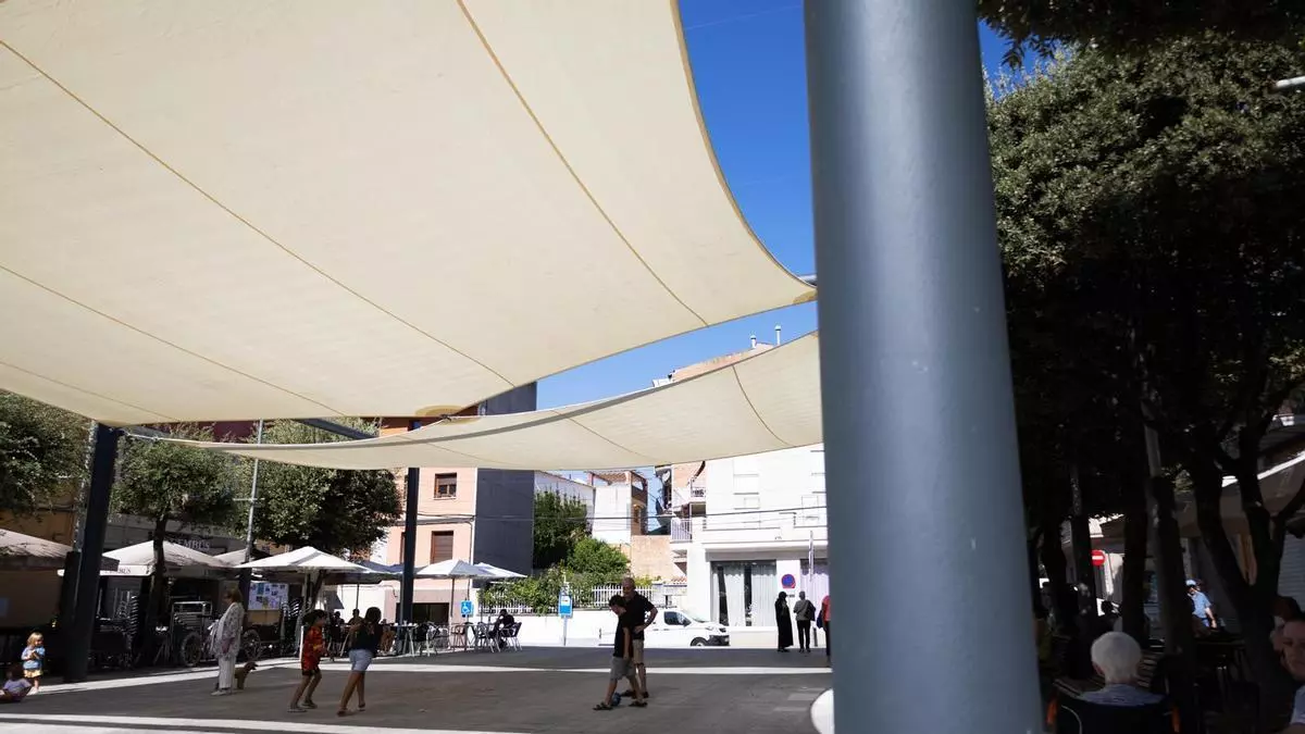 La nova coberta de Sallent genera polèmica pel seu impacte visual: "Sembla que estiguis en una gàbia"