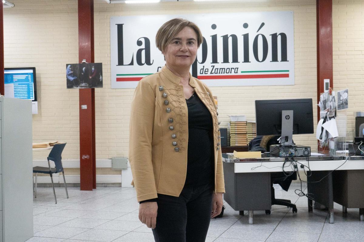 Mari Carmen García López, en la redacción del periódico.