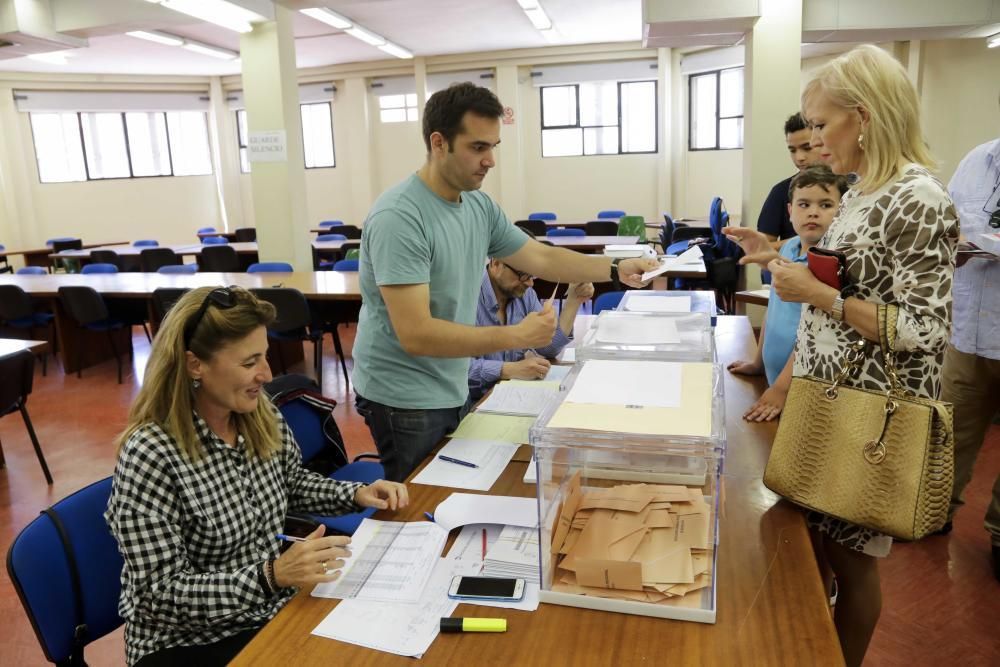 Las imágenes que nos dejan las elecciones autonómicas, europeas y municipales en la Región de Murcia