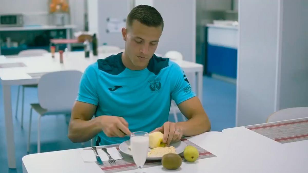 Rodrigo Tarín participó en el anuncio de la segunda equipación del Leganés