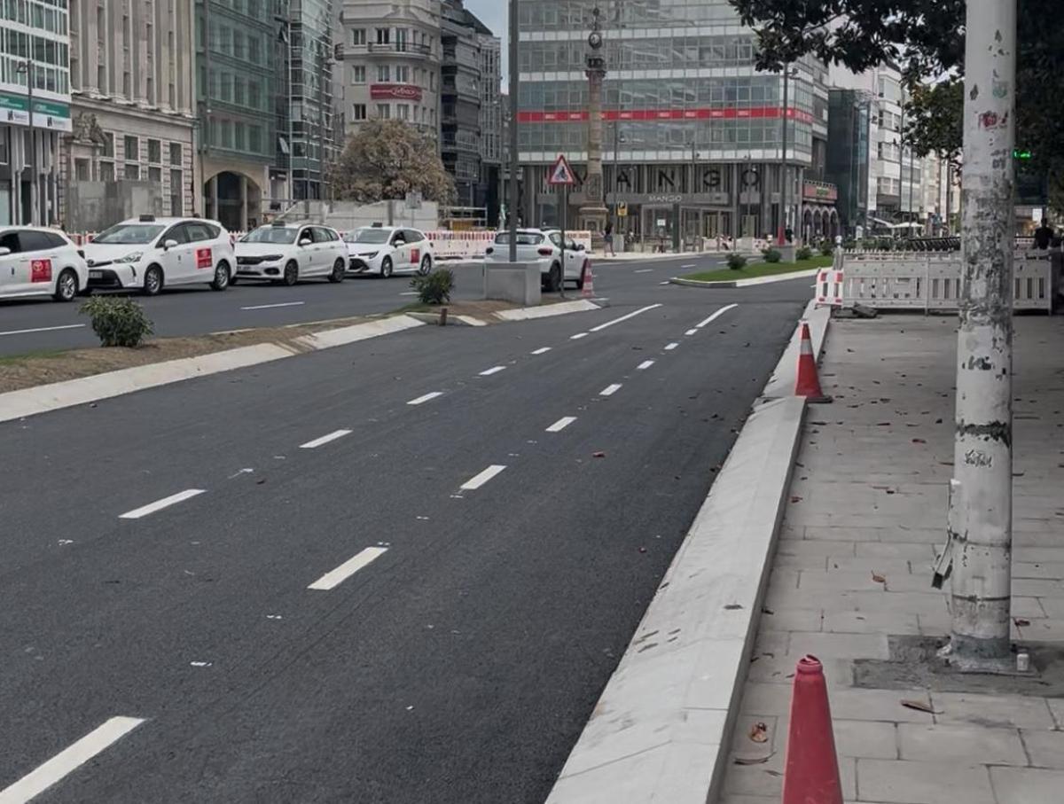 Nueva pavimentación del carril bici en el entorno del Obelisco