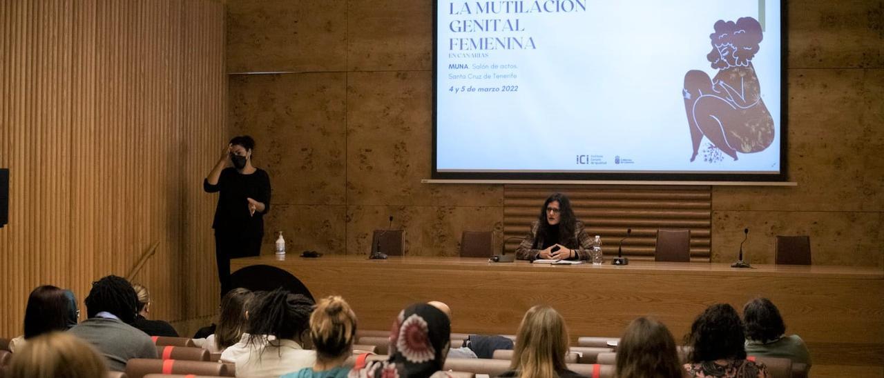 Jornada de mutilación genital femenina.