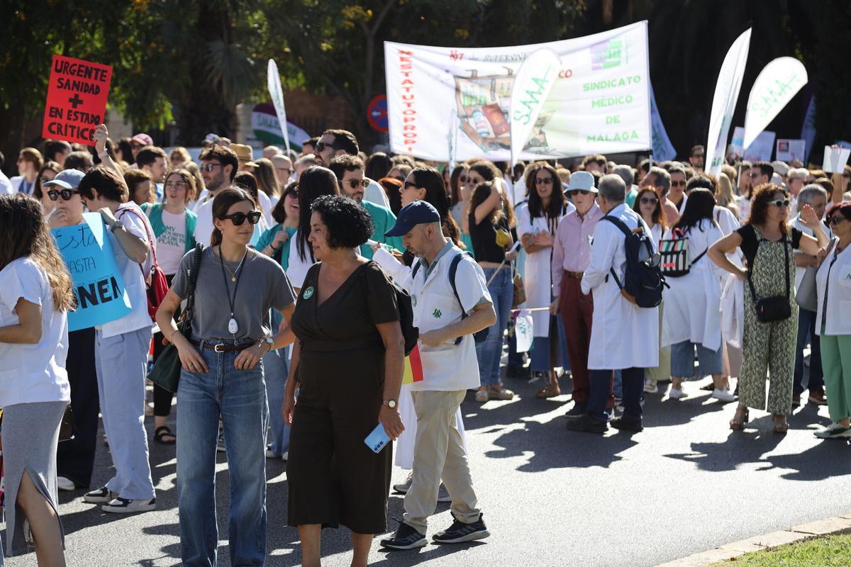Un millar de médicos invaden en centro de Málaga en una nueva jornada de huelga