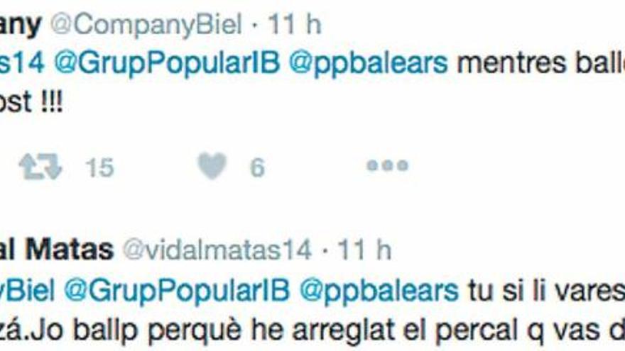 Dos de los duros tuits que ayer se cruzaron Company y Vidal en la red social Twitter.