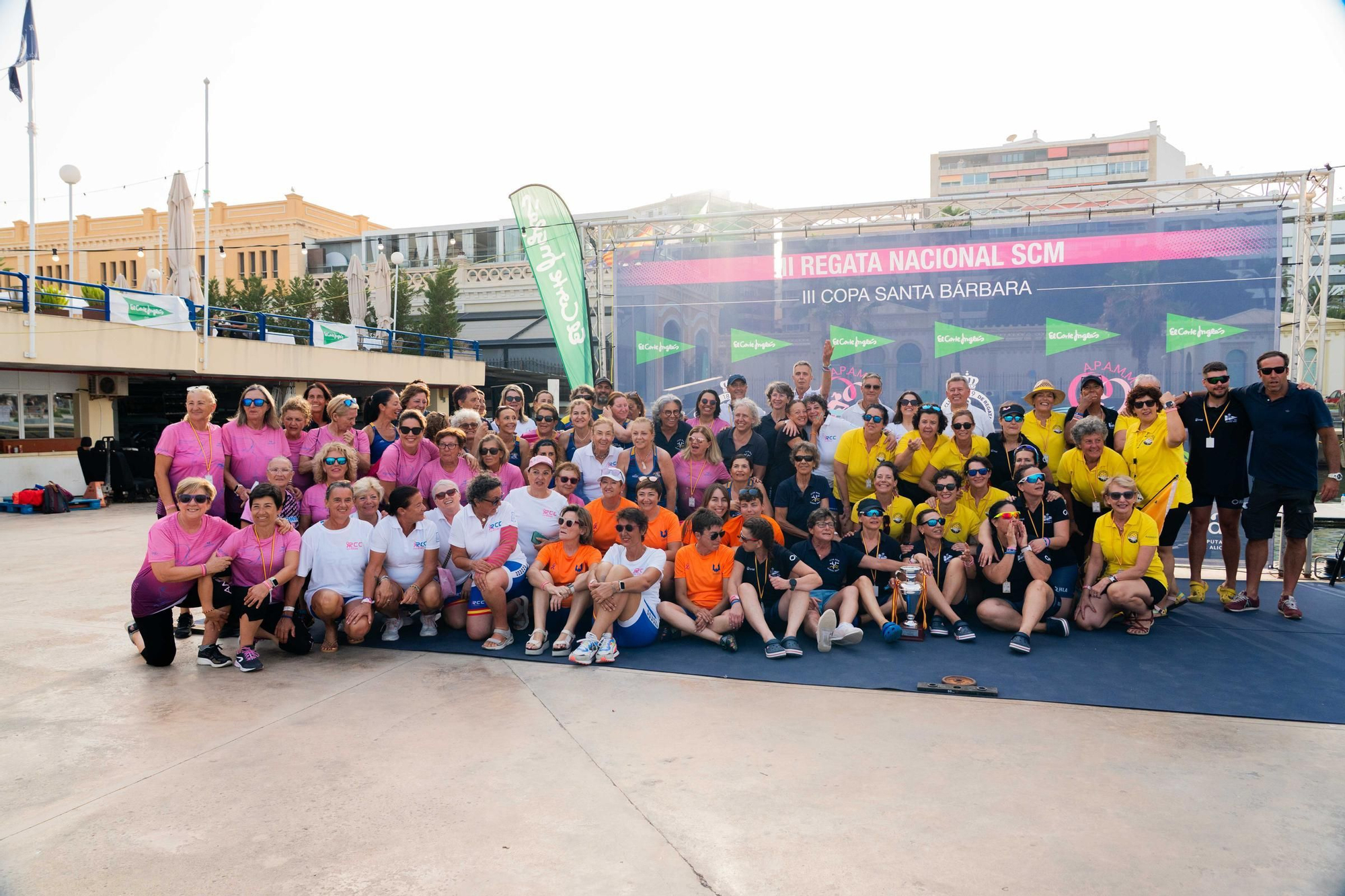 Las remeras del Real Club de Regatas vencieron al cáncer y conquistaron el mar