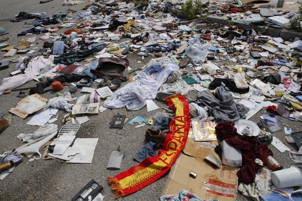 Basura en el entorno del Cementerio