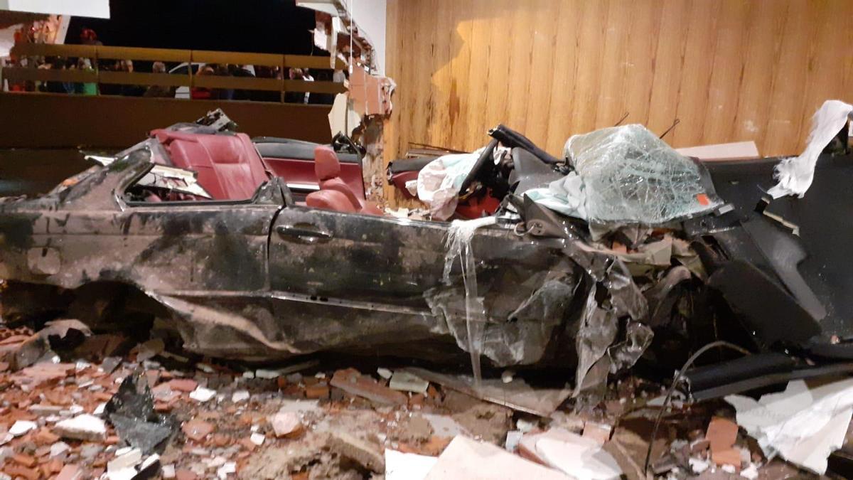 Los tres ocupantes del vehículo siniestrado en Vimianzo quedaron gravemente heridos