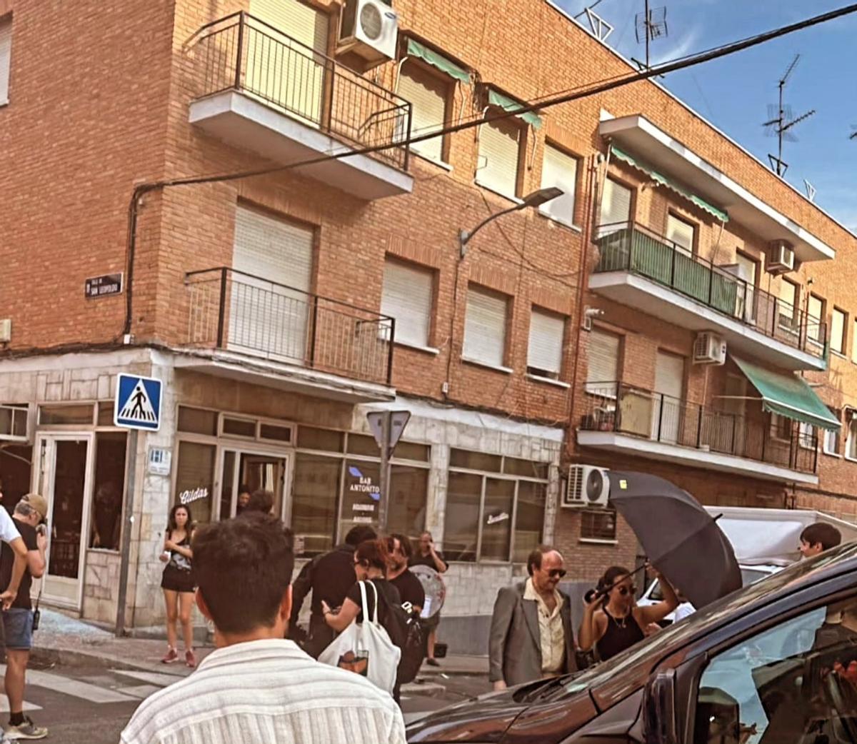 Imagen del rodaje de 'Torrente, Presidente' frente al Bar Benito
