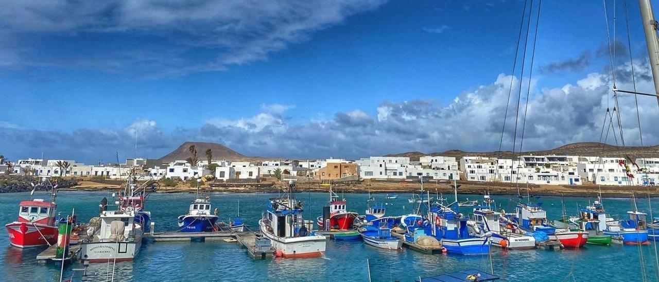 Flota de barcos de pesca amarrada en La Graciosa.