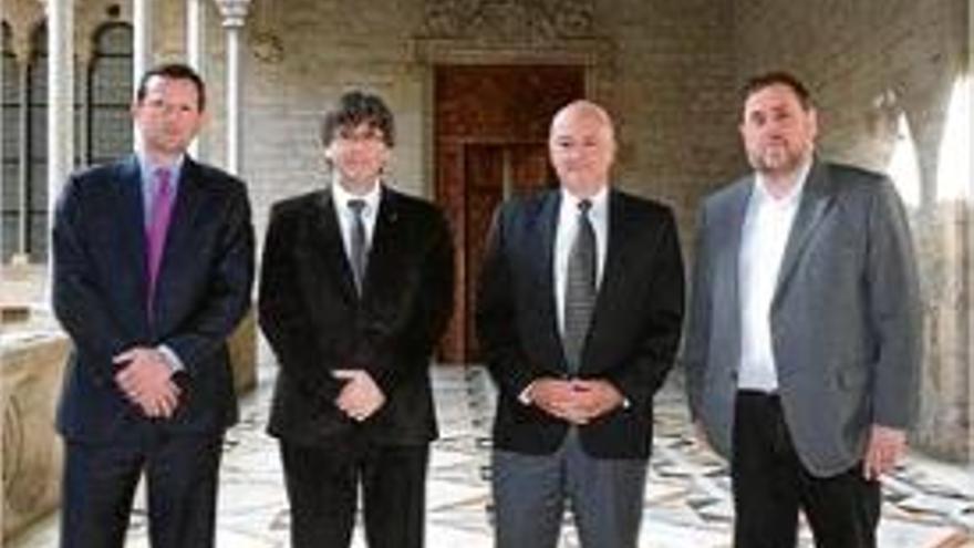 Puigdemont i Junqueras, amb els directius de la multinacional.