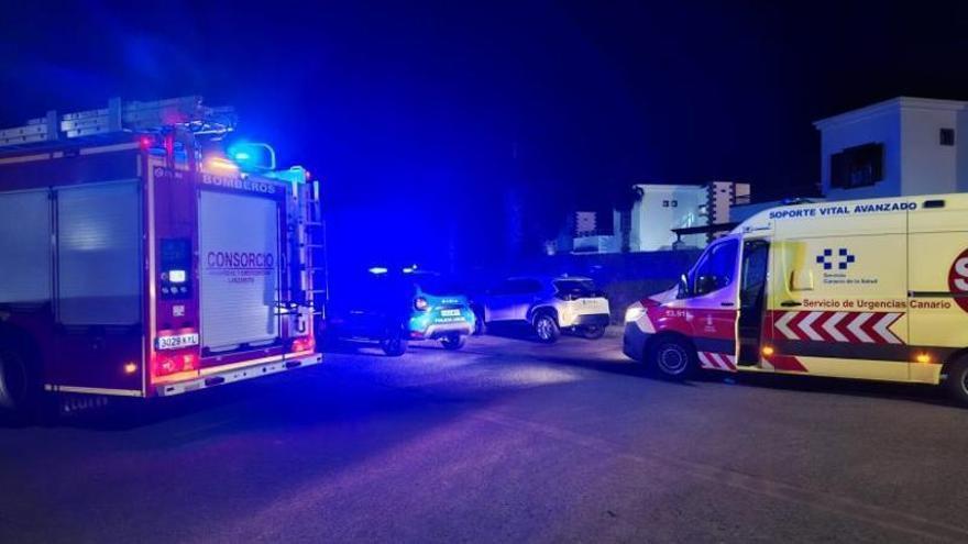 Un hombre ebrio cae por una zona de rocas en Playa Blanca y acaba hospitalizado