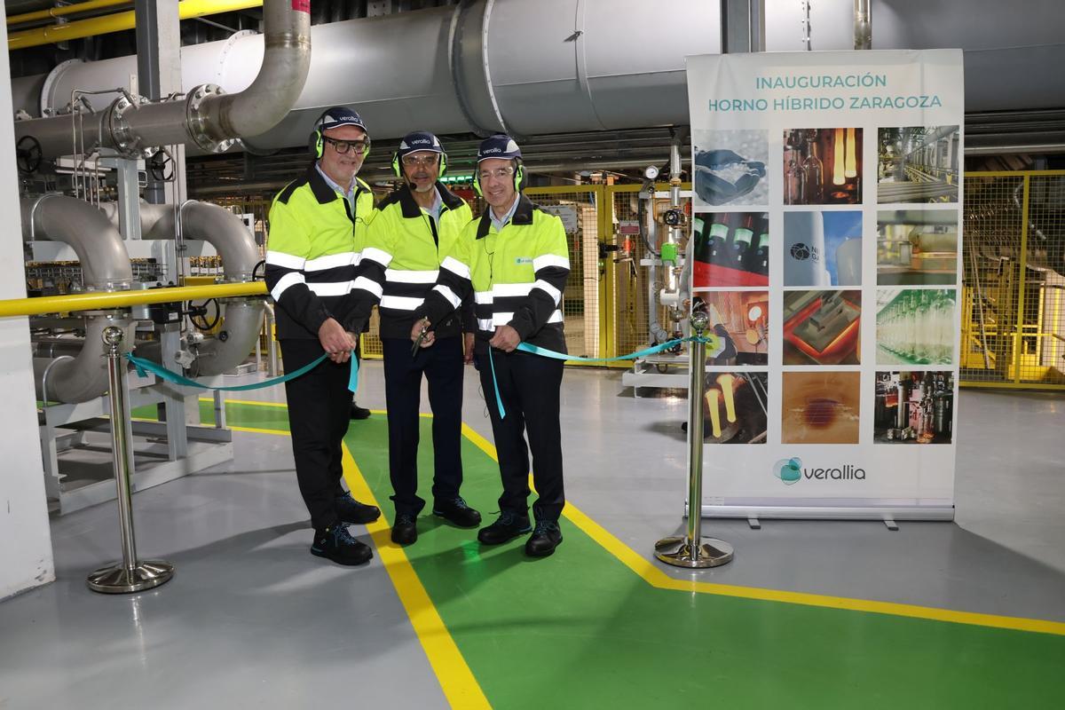 Inauguración del nuevo horno hibrido en la planta de Zaragoza.