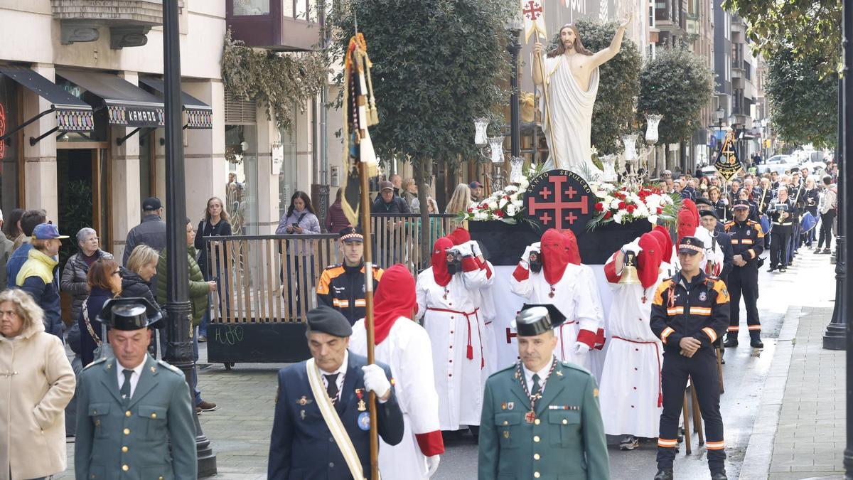 VÍDEO: Gijón pone el broche de oro a la Semana Santa con la procesión del Domingo de Resurrección