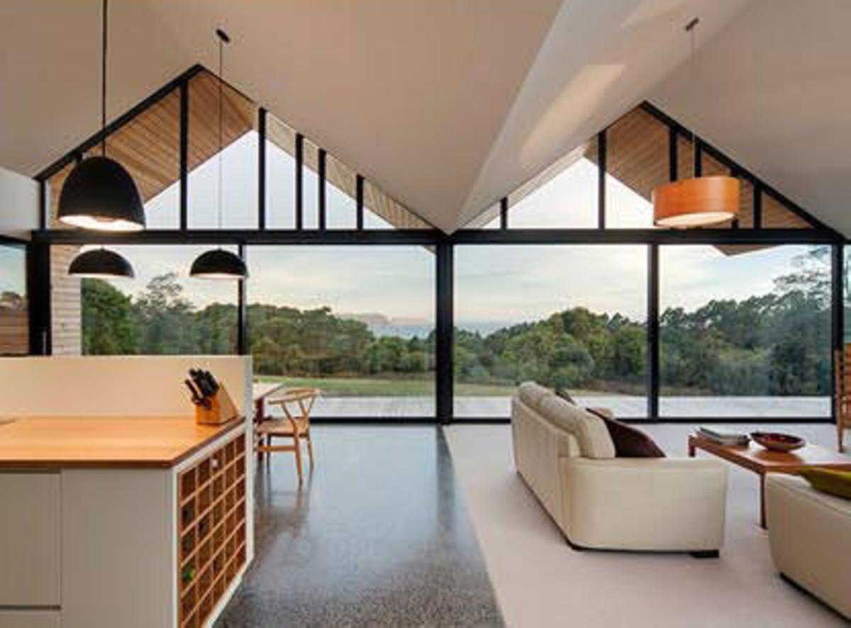 Casas prefabricadas de madera y cristaleras.