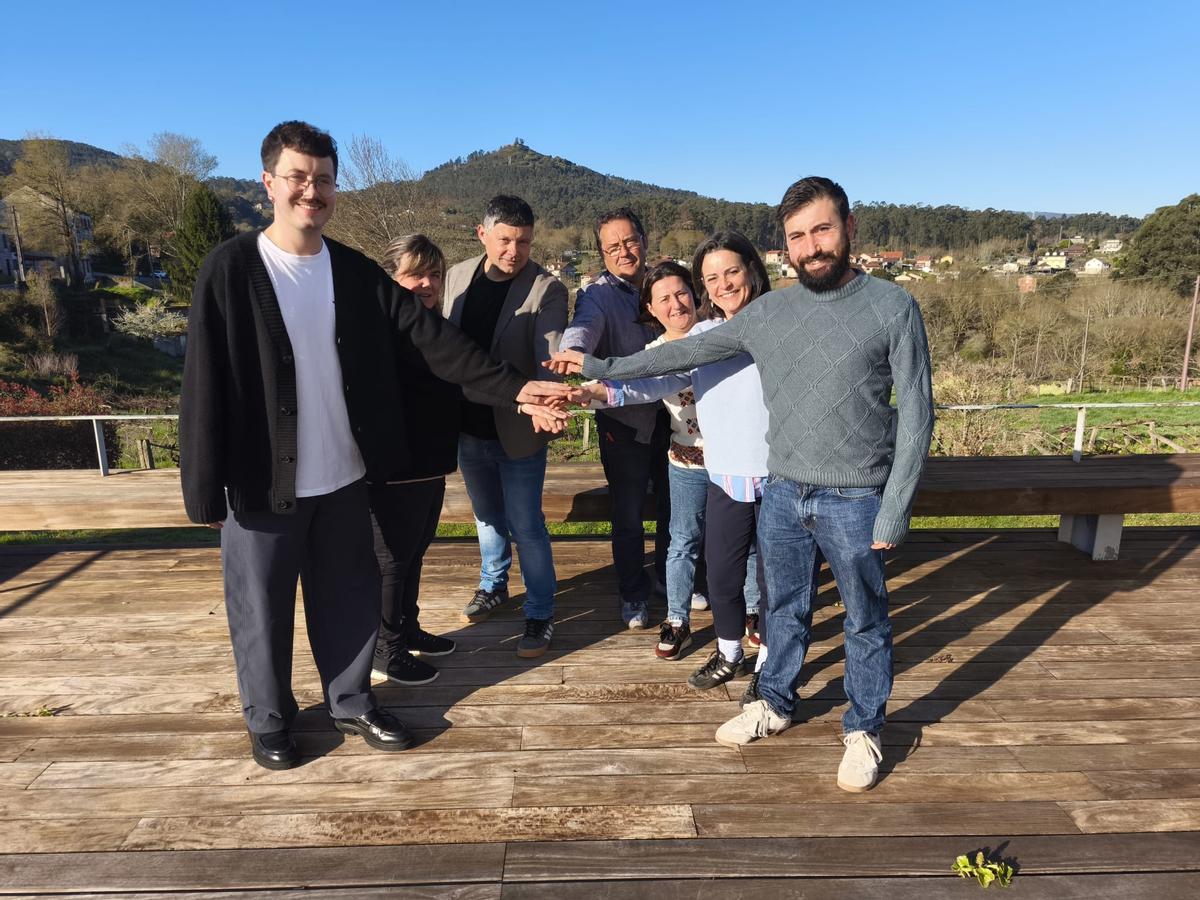 De izquierda. a derecha, Gonzalo Outeiro, Rosana Martinez, Manu Lourenzo, Pablo Garrido, Charo Bouzón, Rosana Comesaña y Diego Moreira.