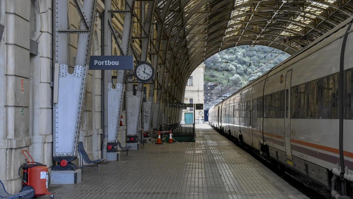 L&#039;Estació de Portbou és la porta d&#039;entrada en tren a Catalunya.