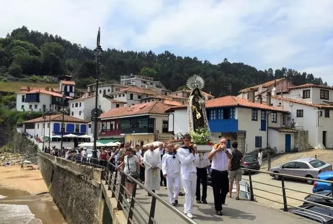 El Carmen, por mar y tierra en Villaviciosa, con fiesta en Tazones y romería en Amandi