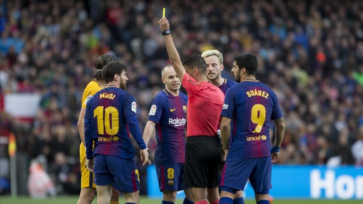 Jesús Gil Manzano es un árbitro que ha protagonizado más de una polémica en sus arbitrajes al FC Barcelona